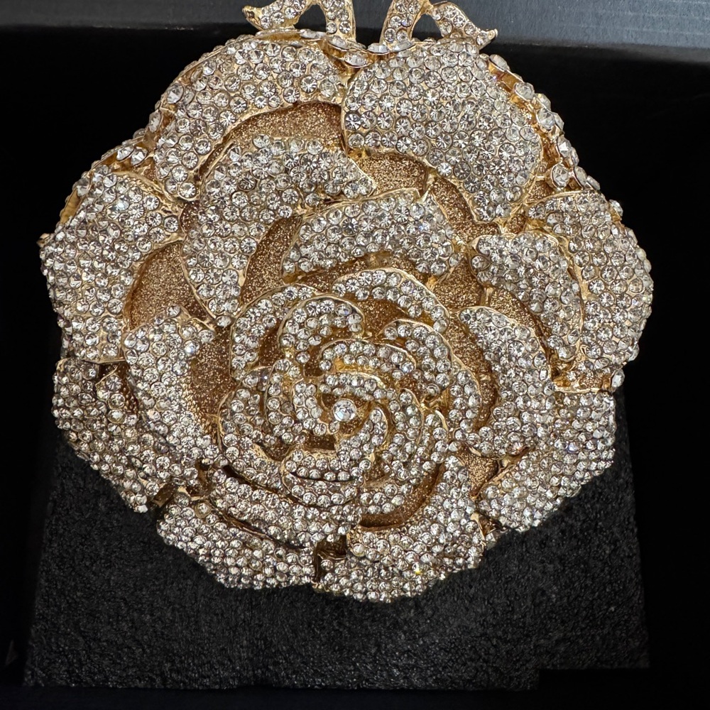 Elegant Gold round Rose flower crystal clutch